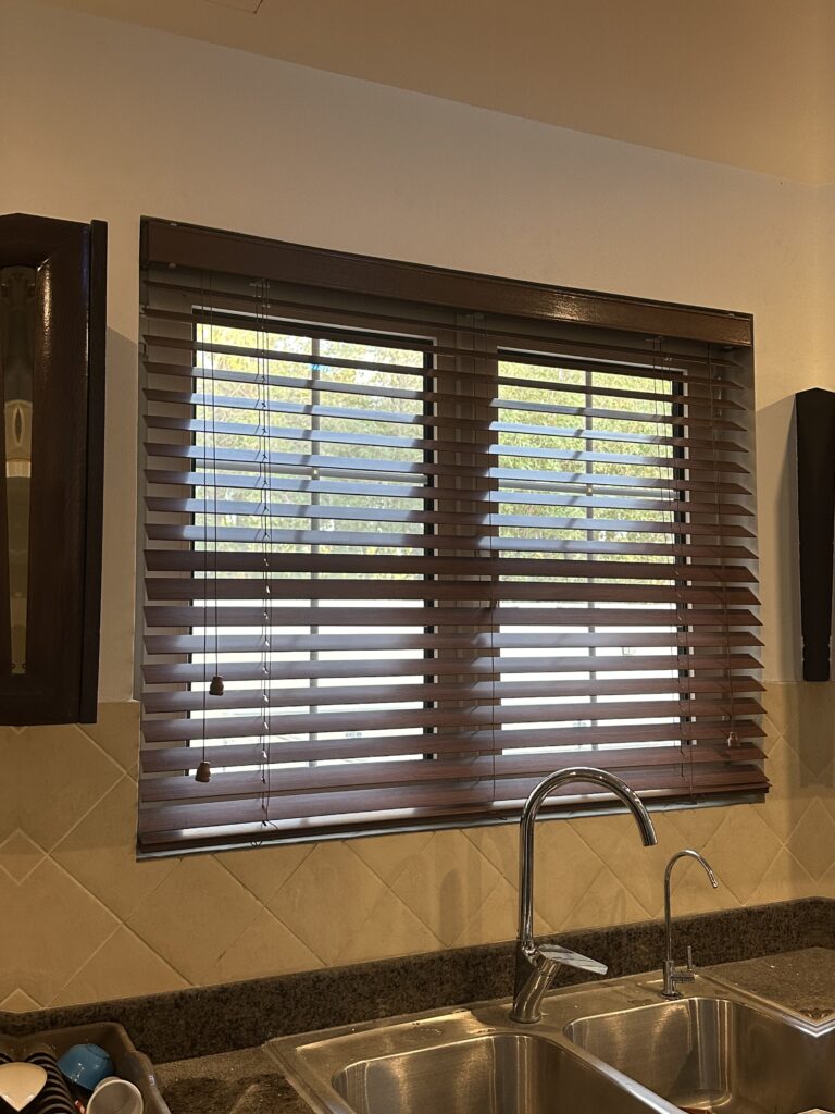 ستائر رول خشبية